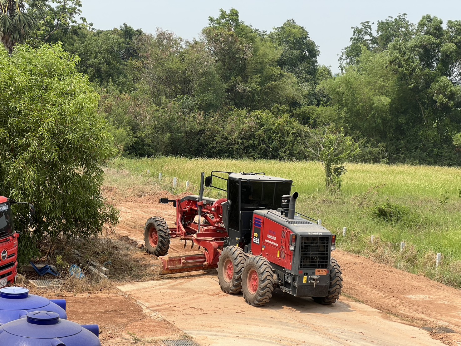 title - ส.ป.ก.พิษณุโลก ได้รับความอนุเคราะห์จากองค์การบริหารส่วนจังหวัดพิษณุโลก  ปรับพื้นที่โดยรอบการคารสำนักงาน ส.ป.ก.พิษณุโลก